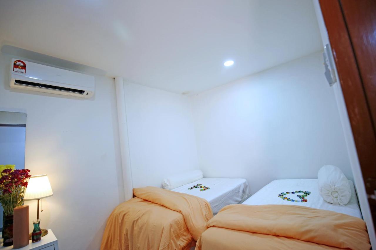 Stay At Jacks Melaka Exterior photo